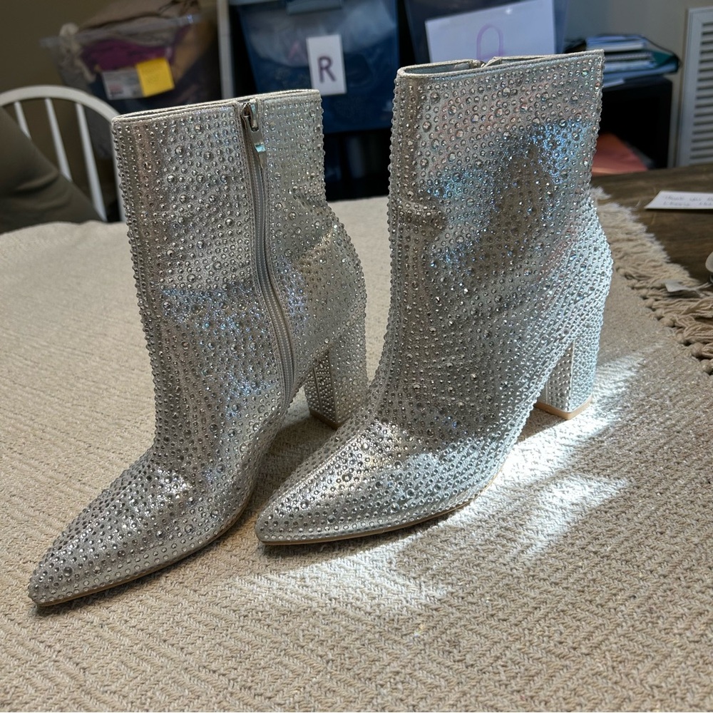 Size 8.5 women’s rhinestone Nashville glitter ankle bootie heels boots